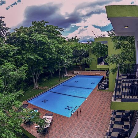 Hotel Golden Ray Dambulla Exterior photo