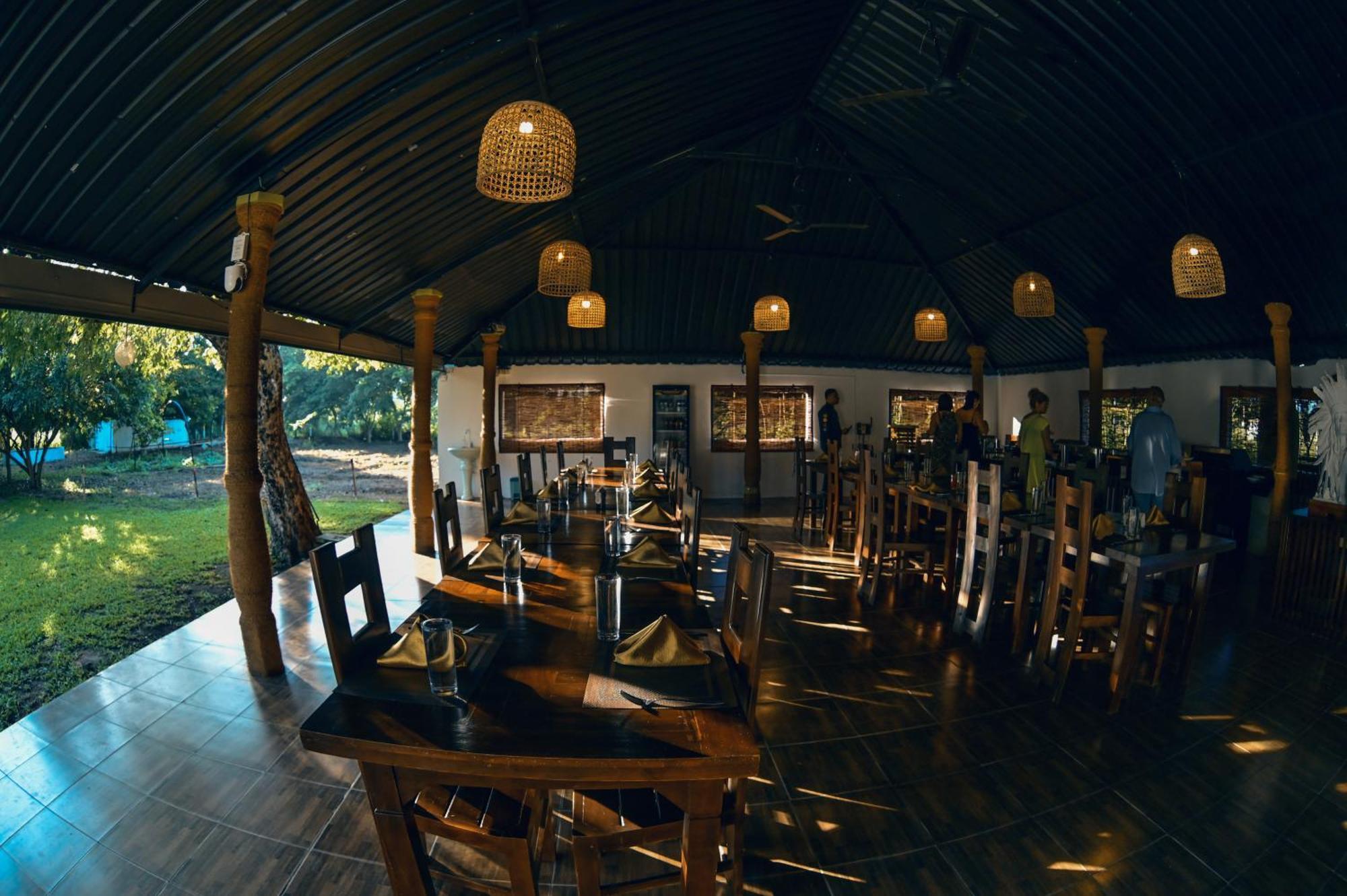 Hotel Golden Ray Dambulla Exterior photo