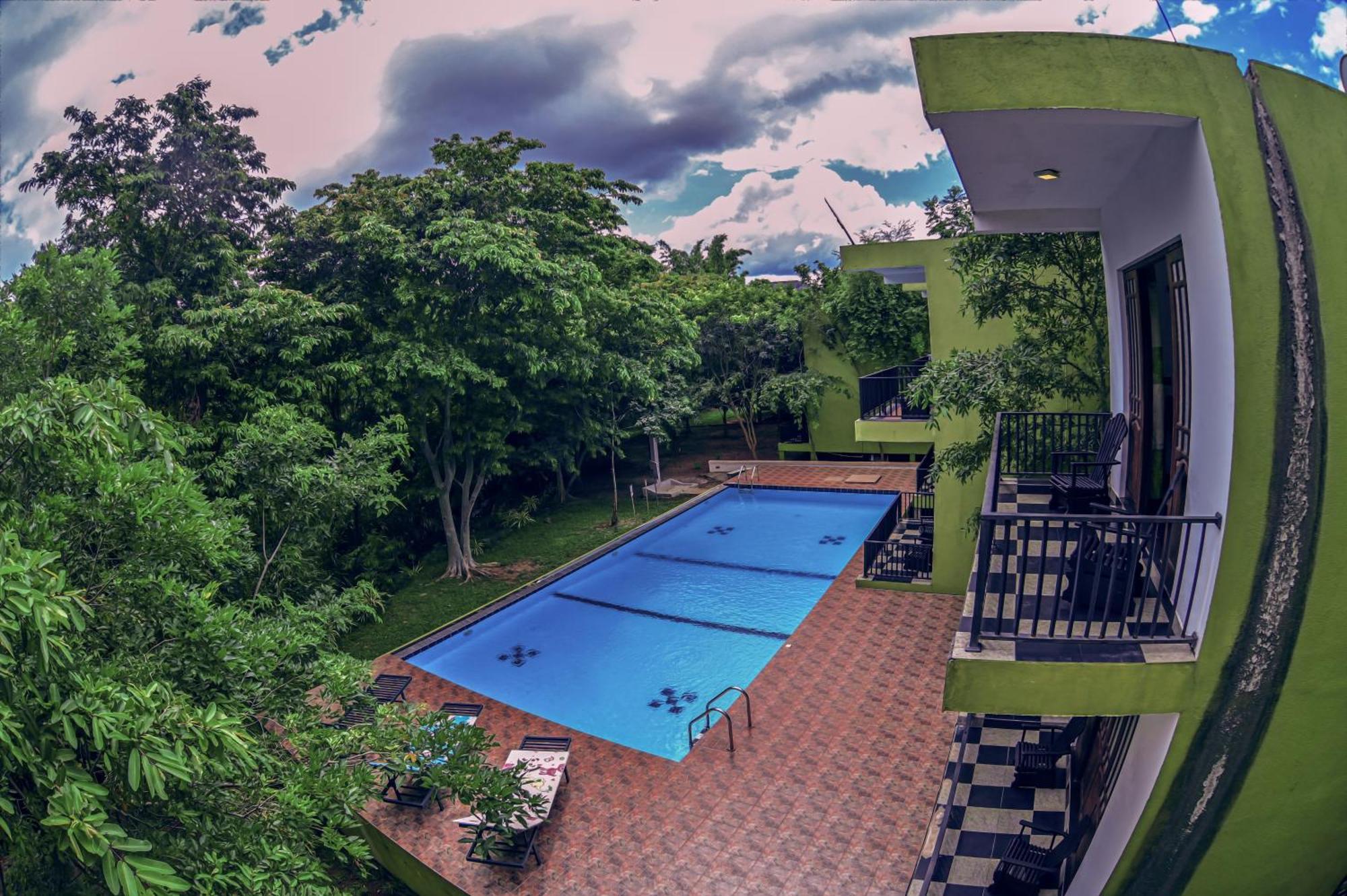 Hotel Golden Ray Dambulla Exterior photo