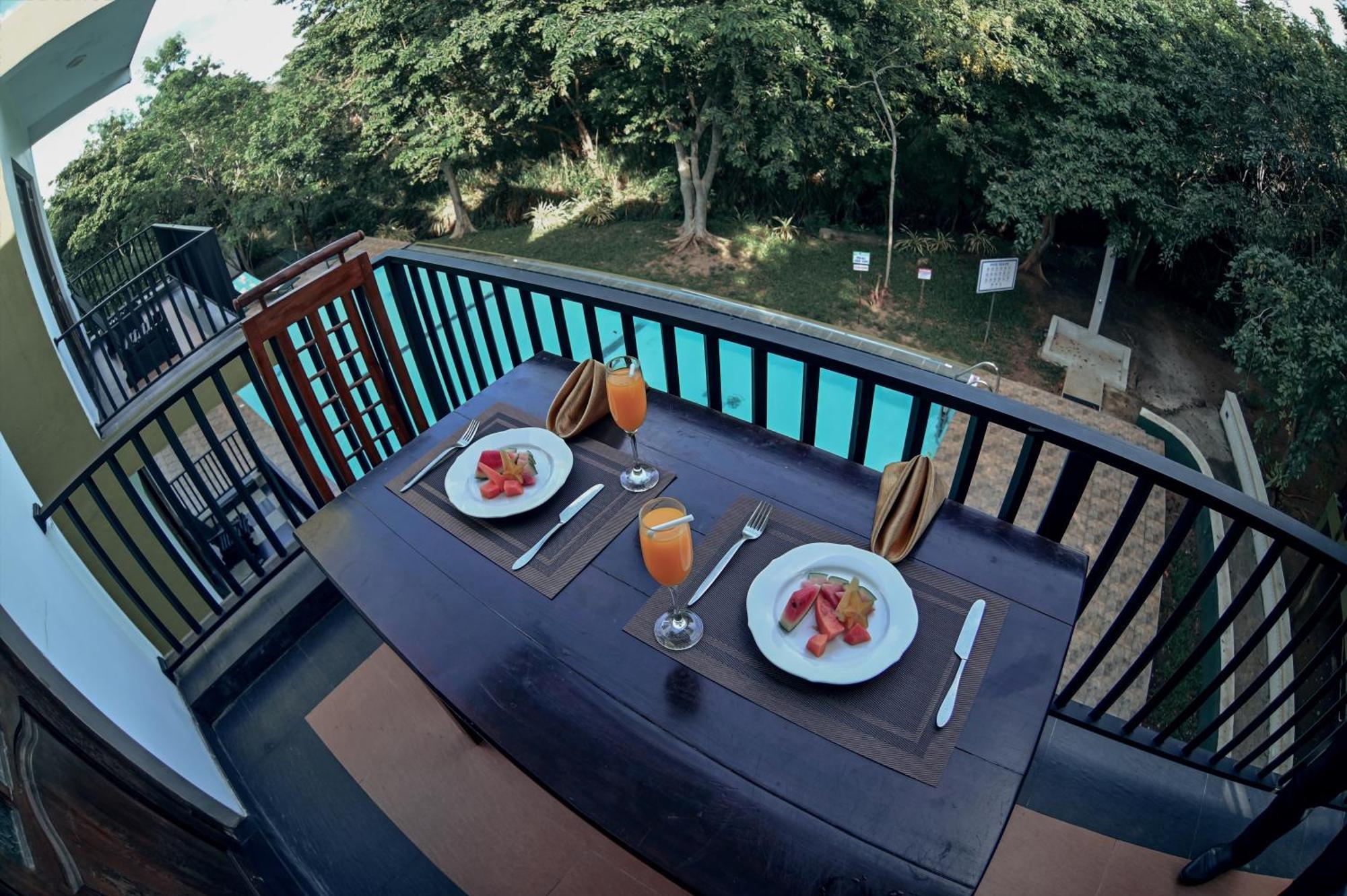 Hotel Golden Ray Dambulla Exterior photo