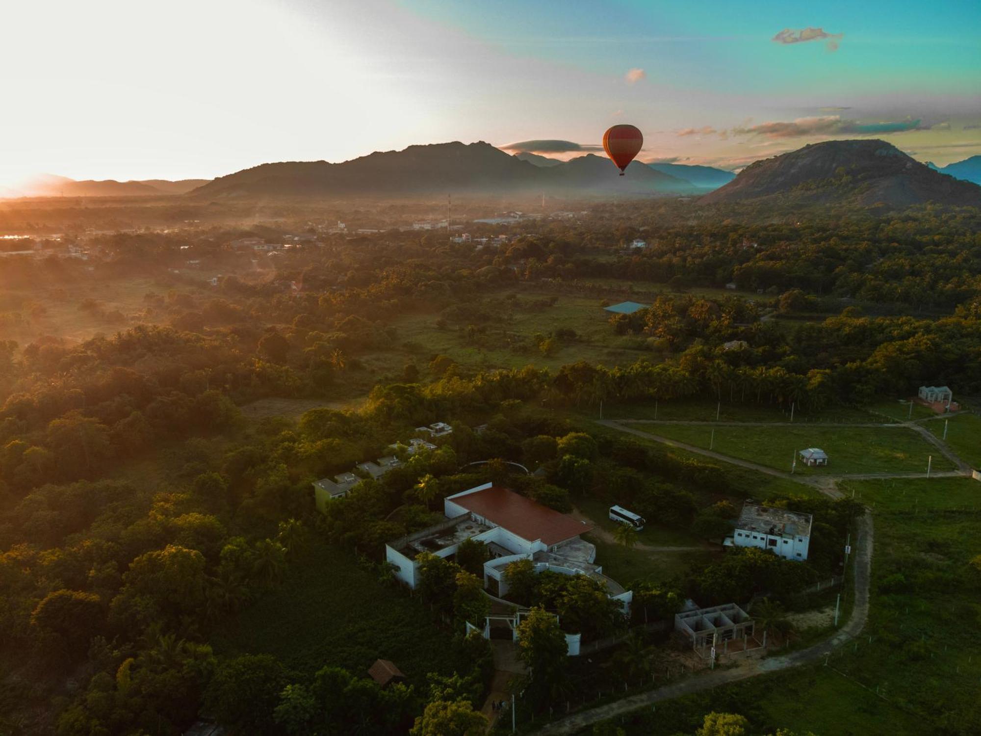 Hotel Golden Ray Dambulla Exterior photo